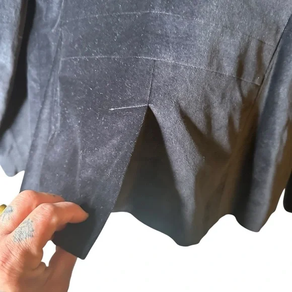 🔴5 for $40 SALE!
Talbots Petites Black Velvet 1 Button Split Back Blazer size 6p - Picture 8 of 15